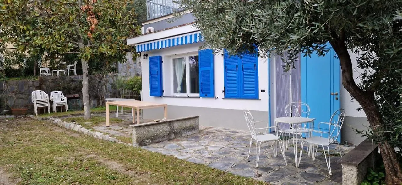 White & Blue House Apartment Chiavari Italy